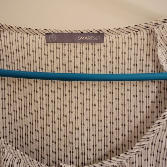 Sheer pullover Blouse - Picture 3 of 3